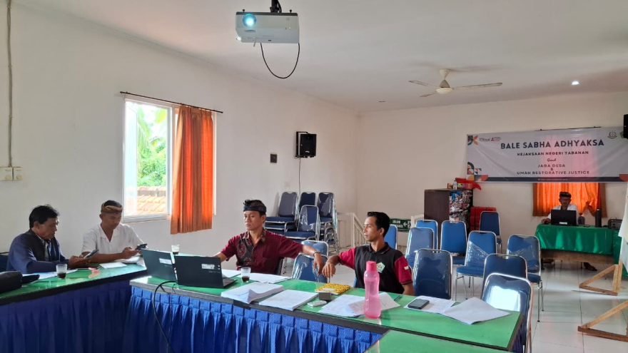 Pelatihan Penginputan Modul Data Presisi pada Aplikasi OpenSID melalui Zoom Meeting bertempat di ruang rapat Kantor Desa Kuwum