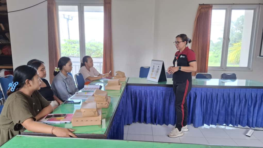 Pemerintah Desa Kuwum bersama UPTD Puskesmas Marga I dan Bidan Desa Kuwum melaksanakan kegiatan Kelas Ibu Hamil di Kantor Desa Kuwum