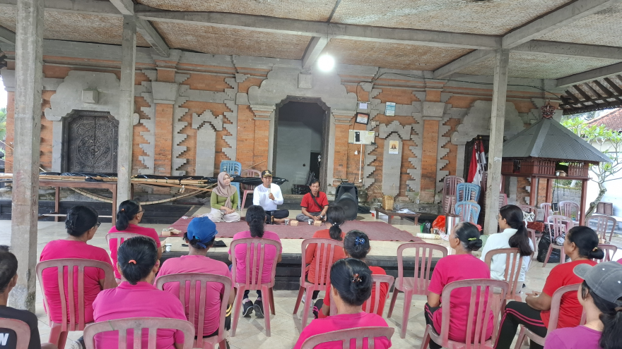 Kegiatan Senam Pra Lansia dan Lansia bertempat di Balai Banjar Dinas Kuwum Mambal, Desa Kuwum, Kecamatan Marga, Kabupaten Tabanan