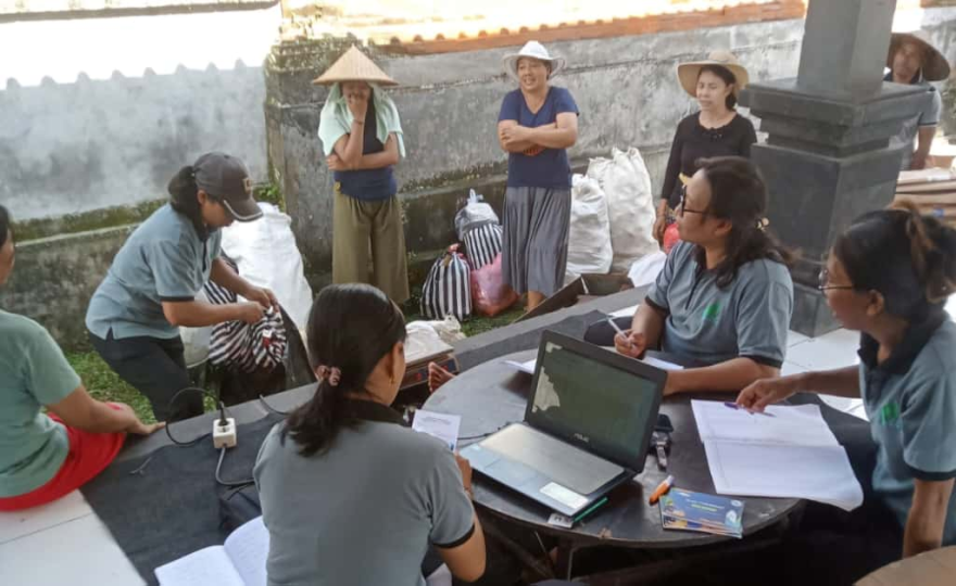 Bank Sampah Bija Asri di Balai Banjar Dinas Kuwum Ancak Bija, Desa Kuwum, Kecamatan Marga, Kabupaten Tabanan