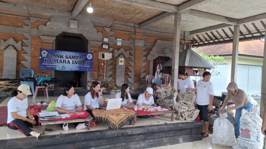 Bank Sampah Kumara Indah di Balai Banjar Dinas Kuwum Mambal, Desa Kuwum, Kecamatan Marga, Kabupaten Tabanan